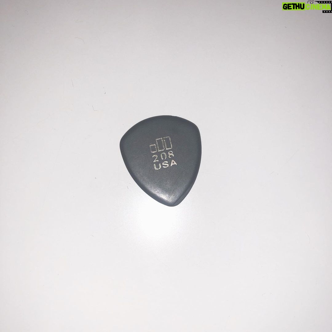 Issei Kobayashi Instagram - . . . このピックめっちゃいい . . . ジャズピックなんだけど 全然いろいろできる! . . . #pick #jimdunlop #jazztone208