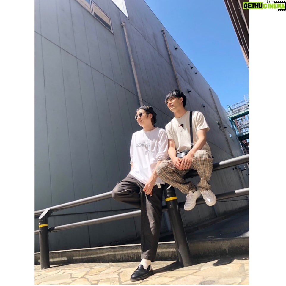 Issei Kobayashi Instagram - . . . 昨日は内川が泊まりに来てた こやつにはいつも力をもらう . . . #この角度から撮るな #不本意なアー写感