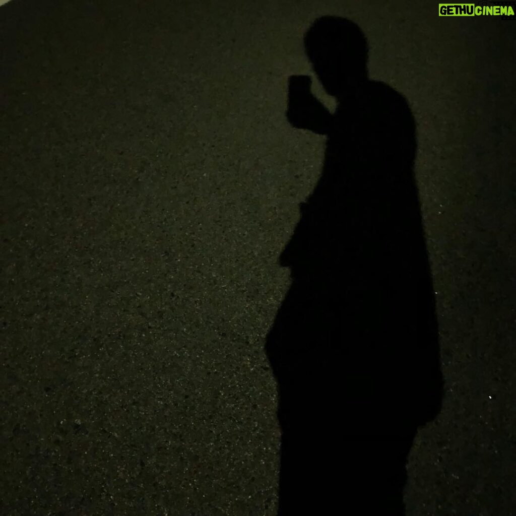 Issei Kobayashi Instagram - . . . 気分転換に 夜道を散歩してまする . . . #すずしい