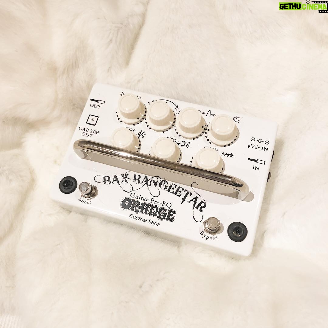 Issei Kobayashi Instagram - . . . ゲットした! . . . (多分ライブでは使わないけど) . . . #orange #baxbangeetar