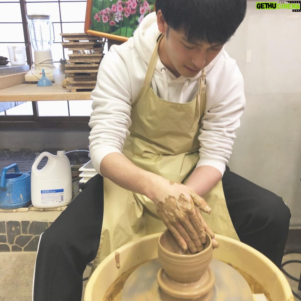 Issei Kobayashi Instagram - . . . 陶芸体験した！ . . . すっごい楽しかった みんなやったほうがいいよ！ . . . これはまたやりにいくに違いない！ . . . 完成品は1ヶ月後くらいに 郵送されてくる . . . テーマは 納豆ご飯が食べやすい茶碗 . . . #陶芸
