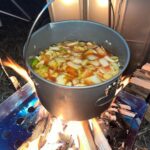Issei Kobayashi Instagram - . ほぼ無風だったからガイロープいいやって油断してたら寝てる間に爆風ターム訪れて新調したテントのポールひしゃげた思い出冬キャンプ このあと建物横にテントの移動成功して生き延びた . 横綱ミネストローネ シンプル焼肉 ツヤツヤ白米 . @wdp_noma