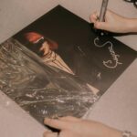 Isyana Sarasvati Instagram – Terima kasih atas kehadiran dan support teman-teman semuaa di peluncuran piringan hitam pertama Inyoo! Sudah bisa dibeli secara langsung di @lalarecords.jkt monggoo dipersilahkaan 🖤🌹