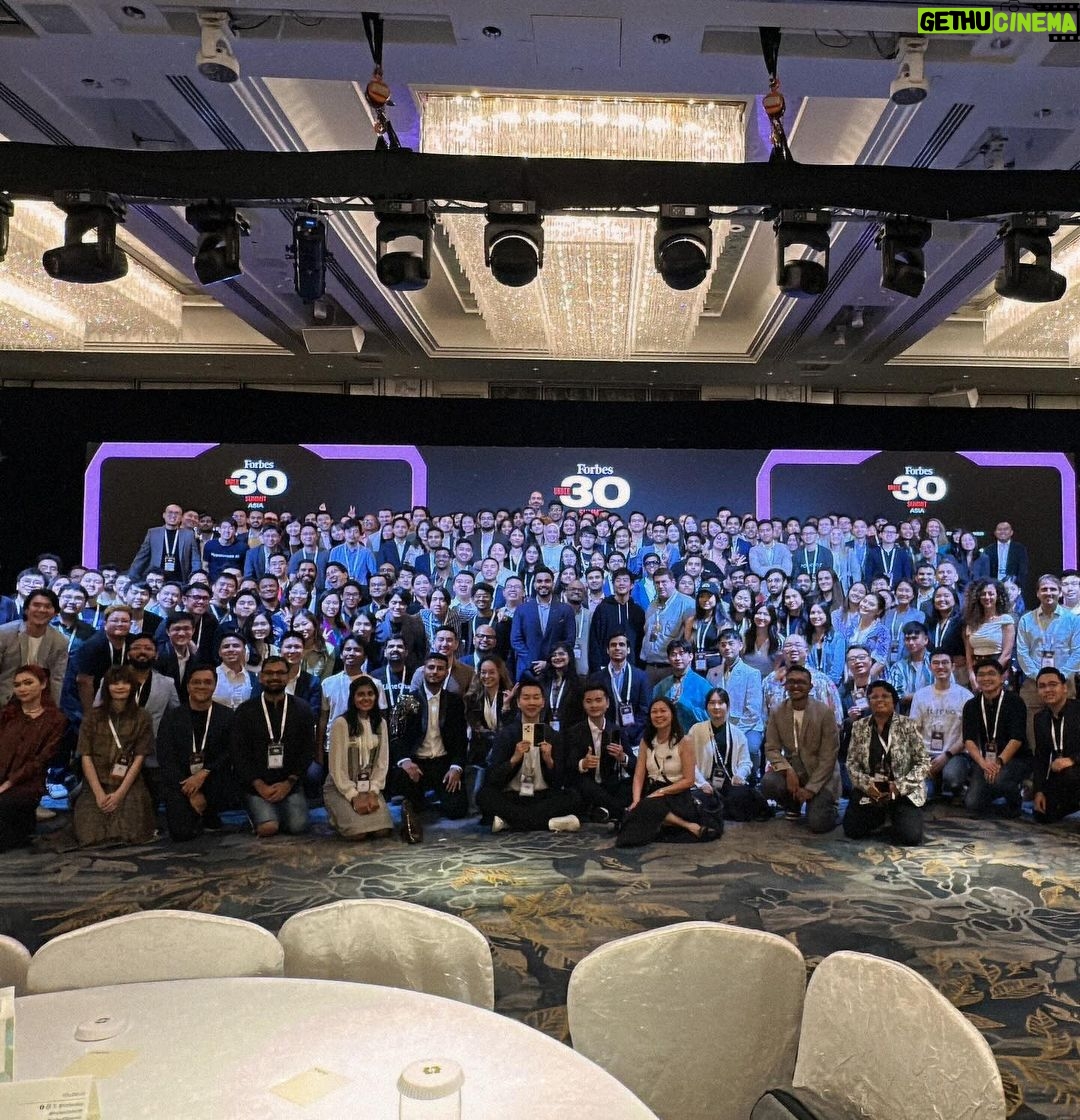 Isyana Sarasvati Instagram - Got the chance to be part of @forbesasia U30 Asia Summit and introduce a few original songs. I also got to meet with many talented @forbesunder30 honourees from all around Asia. Truly an honor!🌹 Singapore
