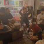Isyana Sarasvati Instagram - Sepenggal percakapan kami di malam hari dengan berdialog menggunakan nada, irama, dan rasa. Menyenangkan, salam kenal teman-teman @balaruna.music dan semua yang hadir kemarin malam!🤍 #diaribermusikisyana