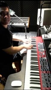Isyana Sarasvati Instagram - Ada Ada Aja Keys Play along. Monggo yang mau cover. Ga mau kalah dari Shadu. . . . . . #keyboard #music #adaadaja