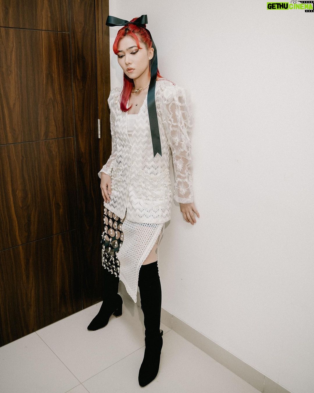Isyana Sarasvati Instagram - Details 🫨