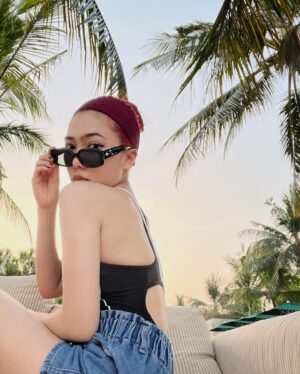 Isyana Sarasvati Instagram - Nyong mantai 🌞