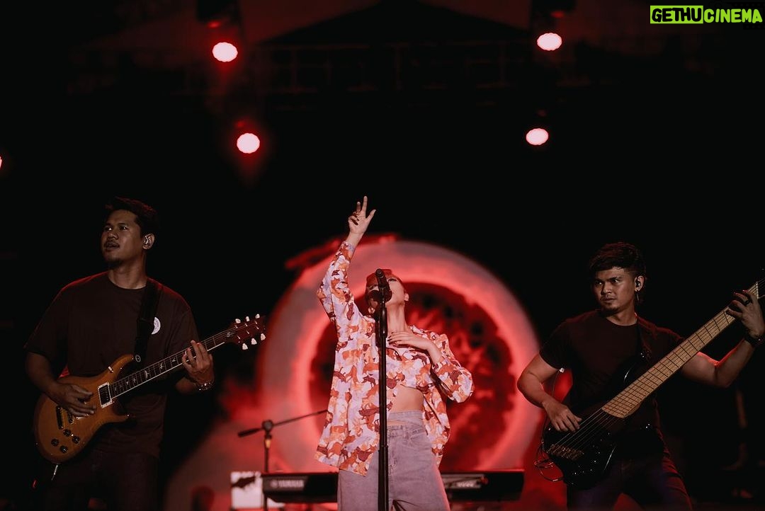 Isyana Sarasvati Instagram - Purwokerto, terima kasih dan salam kenal lagi dari karyaku yang terkini. Semoga berkenan! Seruuuu❤️🔥