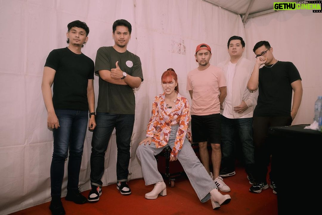Isyana Sarasvati Instagram - Purwokerto, terima kasih dan salam kenal lagi dari karyaku yang terkini. Semoga berkenan! Seruuuu❤️🔥