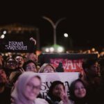 Isyana Sarasvati Instagram – Foto pertama kaya mirip apa gitu familiar tapi apa ya. Btw tararengkyu Bandung, always love pis and gaul!😙