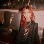 Isyana Sarasvati Instagram – Terima kasih atas kehadiran dan support teman-teman semuaa di peluncuran piringan hitam pertama Inyoo! Sudah bisa dibeli secara langsung di @lalarecords.jkt monggoo dipersilahkaan 🖤🌹