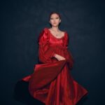 Isyana Sarasvati Instagram - Behind the scenes #UNDERGODSPLAN Official Music Video. Masih banyak nih stok potrek bts nya, bingung tapi pengen upload semua, ah ada-ada aja 👀☄️ Styled by @svastiari Makeup by @yoanyuana Photos by @sancoyopurnomo