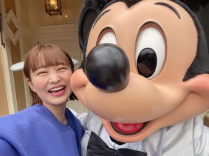Itô Karin Instagram - .

.
実はディズニー100周年のお祝いしに
行っていました🎂💜
.
.
世界中で愛されるディズニーが
この世に生まれたのが100年前。
.
その瞬間には立ち会えていないけど、
記念すべき100周年を
お祝い出来ていることに感激して
1人で何度泣いたか分からないです😂
.
.
.
私は今までもこの先も
ずーっとディズニーと共に生きていきます☺️

.
.
今年はディズニーにとってめでたい一年なので、
みーんなでお祝いしていきましょうね☺️💓
.
.
.
#disney100 #disney #disneyland #disneylandresort #dlr #disneylandpark #dlp #ディズニー #アナハイムディズニー #カリフォルニアディズニー #