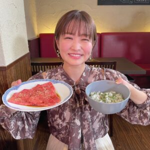 Itô Karin Instagram - .
.
.
スポーツライブ＋で放送中の
「肉汁女子会〜お肉とお酒と私たち〜」

.
11月30日8:30初回放送の#17,18は
松村沙友理ちゃんが
ゲストで来てくれました〜🍎

.
.
相変わらずの米愛はもちろんのこと、

まっちゅんのお酒飲んでる姿って
メディアでは貴重な気がする…！🍻

.
.
.
乃木坂時代の話や、将来の話など
いろんなお話をしましたっ！

ぜひご覧ください〜🥩
.
.