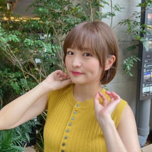 Itô Karin Instagram - .

.
小学生以来？のショートカット✂️
.

.
.
Liko by Marisの @nabe__log さんに
もう8年くらいお世話になっています🙇‍♀️

今回も理想通りにしていただき
ありがとうございました☺️🤍
.
.
.
.
頭が軽いよ〜！

いかがでしょう！！！

#ヘアカット #イメチェンカット #丸みショート