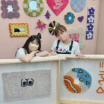 Itô Karin Instagram - @soratobu_rug さんでラグを作ったよ🕊 自分でデザインから考えて めーっちゃ楽しかった〜！✨ 意外と難しかったんだけど 丁寧に対応していただいたので、 なんとか形に！ . どいやさんお久しぶりですっっっ！ . わたしのはカクレクマノミとナンヨウハギを モチーフに🐠🐠🐠 #ラグ #タフティング #tufting