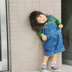 Itô Karin Instagram – .
.

2歳の時から
オーバーオール女子。

.

靴はサイリウムカラー。(笑)

.
.