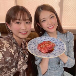 Itô Karin Instagram - .
.
.
スポーツライブ＋で放送中の
「肉汁女子会〜お肉とお酒と私たち〜」

.
11月30日8:30初回放送の#17,18は
松村沙友理ちゃんが
ゲストで来てくれました〜🍎

.
.
相変わらずの米愛はもちろんのこと、

まっちゅんのお酒飲んでる姿って
メディアでは貴重な気がする…！🍻

.
.
.
乃木坂時代の話や、将来の話など
いろんなお話をしましたっ！

ぜひご覧ください〜🥩
.
.