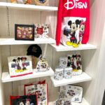 Itô Karin Instagram – .

Disney store 30th Anniversary Pop-up Museum

にご招待いただきました〜💫

.
.
ディズニーストアが30周年ということで
東京を皮切りに全国で開催するみたいです☺️

.
.
私とほぼ同い年のディズニーストアなわけだけど、
幼過ぎて知らなかった歴史を
改めて知ることができました🫣✨

私的には歴代コスチュームが
時代を感じて好きだったなあ🫶

このイベント限定のグッズも
とーっても可愛くておススメです🫠
私はトートバッグ買いましたっ🙌🏻

ぜひぜひ行ってみてね〜！✨

===

🔸東京会場
会場:ディズニーフラッグシップ東京
期間:2022年8月21日(日)~9月19日(月) 
🔸長崎会場
会場:アミュプラザ長崎 期間:2022年10月7日(金)~10月30日(日) 
🔸鹿児島会場
会場:アミュプラザ鹿児島 期間:2022年11月5日(土)~12月4日(日) 
🔸金沢会場
会場:金沢フォーラス 期間:2022年12月12日(月)~2023年1月15日(日) 
🔸大阪会場 期間:2023年1月下旬~2月予定
🔸仙台会場 期間:2023年3月中旬~4月上旬予定
🔸岡山会場 期間:2023年5月中旬~6月上旬予定
🔸名古屋会場 期間:2023年6月中旬~7月上旬
🔸千葉会場 期間:2023年7月下旬~8月下旬予定

===
© Disney © Disney/Pixar © Disney.
Based on the “Winnie the Pooh” works by A.A. Milne and E.H. Shepard. ※展示内容は会場によって異なる場合があります。

#ディズニーストア #ディズニーストア30周年 #pr #Disneystore30thAnniversaryPopupMuseum