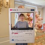 Itô Karin Instagram - . . . 先日、大好きで仲良しの あいにゃんこーちゃん夫婦の結婚式に参列してきました✨ 場所はなんとディズニーランド！🏰♡ シンデレラ城での結婚式はずっと憧れだったので 参列させてもらえて幸せだった…☺️ . あいにゃんこーちゃんが今まで誠実に活動してきたから、 たっっっくさんの人に愛されていて、 だからこそ当日は たっっっくさんの方々の声援を受けて 結婚式をしている姿に感動しました🥲 . 私達参列者も一緒にパレードルートを歩かせてもらったんだけど 2人を祝福して温かい笑顔になってる ランドに来ていたゲストの皆さんを見て 本当に幸せを分けて頂きました💐 . Twitterの日本のトレンドも3位に入ってたんだよ！！！ すごい🥹日本中から祝福されてる🥹 . . ミッキーさんたちがお祝いに来てくれて 結婚証明書？にサインをしてくれるみんなが かわいすぎたし羨ましすぎた🥹❤️‍🔥 そして それに喜んでるあいにゃんが可愛かった！❤️‍🔥❤️‍🔥 . . . 当日の参列者の目線を あいにゃんこーちゃんファンの皆さんにも味わって頂きたいなと思って YouTube撮ってきました☺️✌️ ただ途中から泣いたり楽しんじゃったりで…(笑) 後半に向けてざっくりとした動画になりそうなんですけど、 アップしますので気長にお待ちください☺️ . . はぁ、10日経った今でも 幸せいっぱい胸いっぱい🥹🙏 . . . 写真6枚目は 用意してあったフレームを ノリノリで持ってみたはいいものの、 こういうの持つキャラじゃなかったと思い出して 恥ずかしくなってるイトウ。 東京ディズニーランド