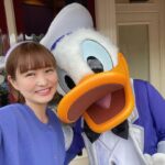 Itô Karin Instagram - . . YouTubeにてカリフォルニアディズニー編 徐々にアップしています〜🇺🇸！ よろしければご覧ください💫 . . このドナちゃん、甘えん坊さんみたいで 可愛すぎる😩🩷 . #disney #disneylandresort #disneylandpark #disneylandcalifornia #disneyland #dlr #ディズニーランド #アナハイムディズニー #カリフォルニアディズニー #ディズニーランドリゾート Disneyland