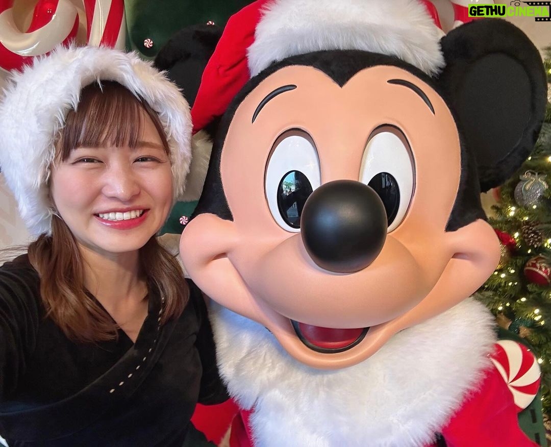 Itô Karin Instagram - . . 街中がクリスマスムードで 毎日ウキウキするね🌲❤️ . 街を歩いていたら、 3歳ぐらいの娘さんに 「なにか欲しいものないの〜?」 と必死にリサーチしてるお父さんがいて ふふふ☺️という気持ちになりました🎅🏻 . . . #香港ディズニーランド #hkdl #hongkong #hongkongdisneyland #香港ディズニーランドホテル #hongkongdisneylandhotel #香港ディズニー #香港迪士尼樂園 #香港迪士尼 #香港旅行 #香港