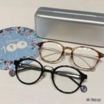 Itô Karin Instagram - JINS / Disney モデル 「Disney 100 アイウエアコレクションby JINS」の眼鏡が可愛すぎる💜🤍 52種類もあるの本当に多すぎて困っちゃう🤦‍♀️ 推しが多いって大変ですよね、みなさん🥹✨ 悩みに悩んで トイ・ストーリー好きとしてやっぱり ▪️キャラクターパレードシリーズ ウッディモデル(URF-23A-100_86) を選びました🤠 ウッディらしいブラウンのカラーをメインに べっこうのフレームがおしゃれ✨ ディズニー創立100周年限定のウッディのアートも最高🎼 キャラクターや作品の世界観から インスピレーションを受けてデザインされてるけど、 トレンドも踏まえたフレームなので 日常のコーディネートで使いやすいです🙆‍♀️！ 確かに眼鏡ってプライベートからビジネスシーンまで 常にかけるものだから さりげないデザインがありがたいかも🥹🫶 他にも写真の中でご紹介してるのは ▪️クラシカルアートシリーズ ミッキーマウスモデル(BLACK) URF-23A-093_294 →ミッキーマウスのお洋服のボタンをイメージしたスタッズがデザインされてて、ファンにはたまらない🤤 ▪️キャラクターパレードシリーズ ミッキーマウスモデル URF-23A-099_94 →赤と黒のミッキーマウスカラーで可愛い❤️🖤 ▪️キャラクターパーティーシリーズ ミッキーマウス/ミニーマウス/プルートモデル LRF-23A-130_94 →この3人が揃ったら最強なんだよ…🥲🫶 ▪️キャラクターパーティーシリーズ バンビ/とんすけ/ダンボモデル LRF-23A-132_83 →細めのフレームで顔が明るくなりそう🌟 写真以外にもプリンセスシリーズやミニーマウスモデルなど 多種多様なのでお気に入りの1つが必ず見つかるはず！❤️‍🔥 JINSオンラインショップと店頭で販売中です！ ぜひ探してみてね🔍 ※店舗毎に在庫状況は異なる為、最新の在庫状況については「商品詳細ページ」→「店舗在庫」ボタンよりご確認ください。 #PR #JINSディズニーモデル #JINS @jins_japan