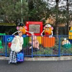 Itô Karin Instagram - . . GWどこにも遊びに行かないので 過去の想い出を…🇫🇷 . パリディズニーは パリにしかないレミーのエリアが やっぱり１番の見どころかな🐭🩵 私はグストーの本のバウンド(7枚目)を して行きました🥹🫶 ボナペティ🍽️ . . #パリディズニー #dlp #dlp30 #disneylandparis #ディズニーランドパリ #waltdisneystudiospark #レミーのおいしいレストラン #ratatouille #disneybound #disneybounding #ディズニーバウンド #ディズニーコーデ Disneyland Paris