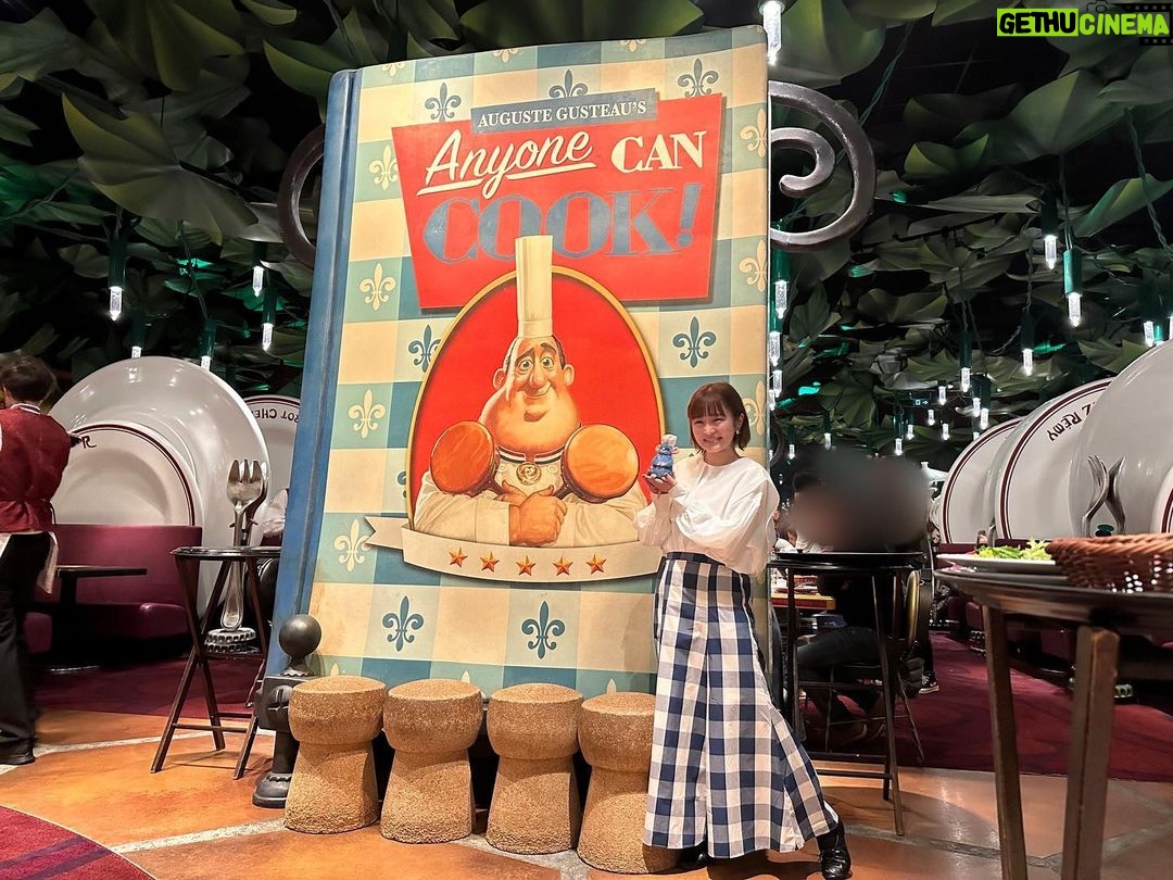 Itô Karin Instagram - . . GWどこにも遊びに行かないので 過去の想い出を…🇫🇷 . パリディズニーは パリにしかないレミーのエリアが やっぱり1番の見どころかな🐭🩵 私はグストーの本のバウンド(7枚目)を して行きました🥹🫶 ボナペティ🍽️ . . #パリディズニー #dlp #dlp30 #disneylandparis #ディズニーランドパリ #waltdisneystudiospark #レミーのおいしいレストラン #ratatouille #disneybound #disneybounding #ディズニーバウンド #ディズニーコーデ Disneyland Paris