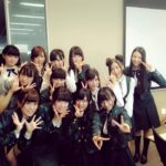 Itô Karin Instagram - . . 絢音ちゃんのセレモニーのあと 久しぶりの二期生会もしたよ💐 昨日3/28は二期生10周年のお誕生日🎉 . 美味しい焼肉いーっぱい食べた！🍖 ここのタンとレバーとまるかわが最高なんだ🥩 . . みんなにサプライズでケーキ用意してみた🎂 3周年の時に食べたケーキの リバイバル的な感じでオーダーしてみたよ！ エモい〜！！ってなるかなと思って🤣 盛り上がってくれて幹事一安心😌(笑) . . . みんなと出会って10年か〜！ なんか大変なことも多かった気もするけど 過ぎ去ってみたらあっという間だし 全部全部いい想い出だな〜☺️🫶 . 誰1人盛れてない、 むか〜しの集合写真も載せておくね😌😌😌 画質も粗いし時代を感じるね🫶 . . . . . また10年後くらいに二期生会やるね！(笑) . . 焼肉 冷麺 torero shimokitazawa