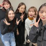 Itô Karin Instagram - . . 真夏さんの卒業コンサートに行ってきました👸 . . 歌声もダンスもお話も 笑顔も！全部可愛かったあ〜🥹 . 大嫌いなはずだった。歌ってくれて 嬉しかった😭泣いた😭 . . キャプテンとして活動してる真夏さんのことは 外からしか私は見てないけど、 キャプテンになる前の真夏さんも ずっとみんなに優しくて、 みんなのこと気にかけてて 常に笑顔で でも誰かの卒コンでは必ず泣いてて、 真夏さんの全部が可愛くてすきでした☺️❤️‍🔥 11年間おつかれさまでした！ . . . 久しぶりに2期ちゃんにも会えて 嬉しかったよ〜✨ . 久しぶりだと、 会話が1秒も止まらないよね(笑)おもろ(笑) . . .