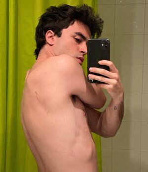 Itzan Escamilla Instagram - scar