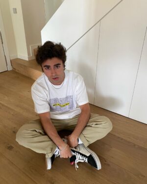 Itzan Escamilla Instagram - not a social guy