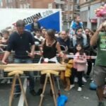 Itziar Ituño Instagram - Txalaparta auzoko jaietan. Aspaldi koketeatu neuen E Hko perkusio tresnarik zaharrenagaz.Ez neuzen tokeak ondo gogoratzen baie orduko hortan Danel izan neuen kide eta gidari eta holan dana izan liteke.Aupa Danel! Txalaparta en fiestas del barrio. Hace tiempo coqueteé con el instrumento de percusión más antiguo de Euskal Herria. No recordaba bien los toques pero todo puede ser si tienes de compañero y guia a Danel. Aupa zu!