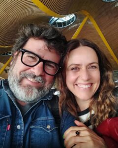 Itziar Ituño Instagram - Serendipity! Kasualidadeak bideak gurutzatzen dituenean, lagun... Increible-sospechosa casualidad que me cruza con mi amigo Fernando Soto en el aeropuerto. Que alegría!💫