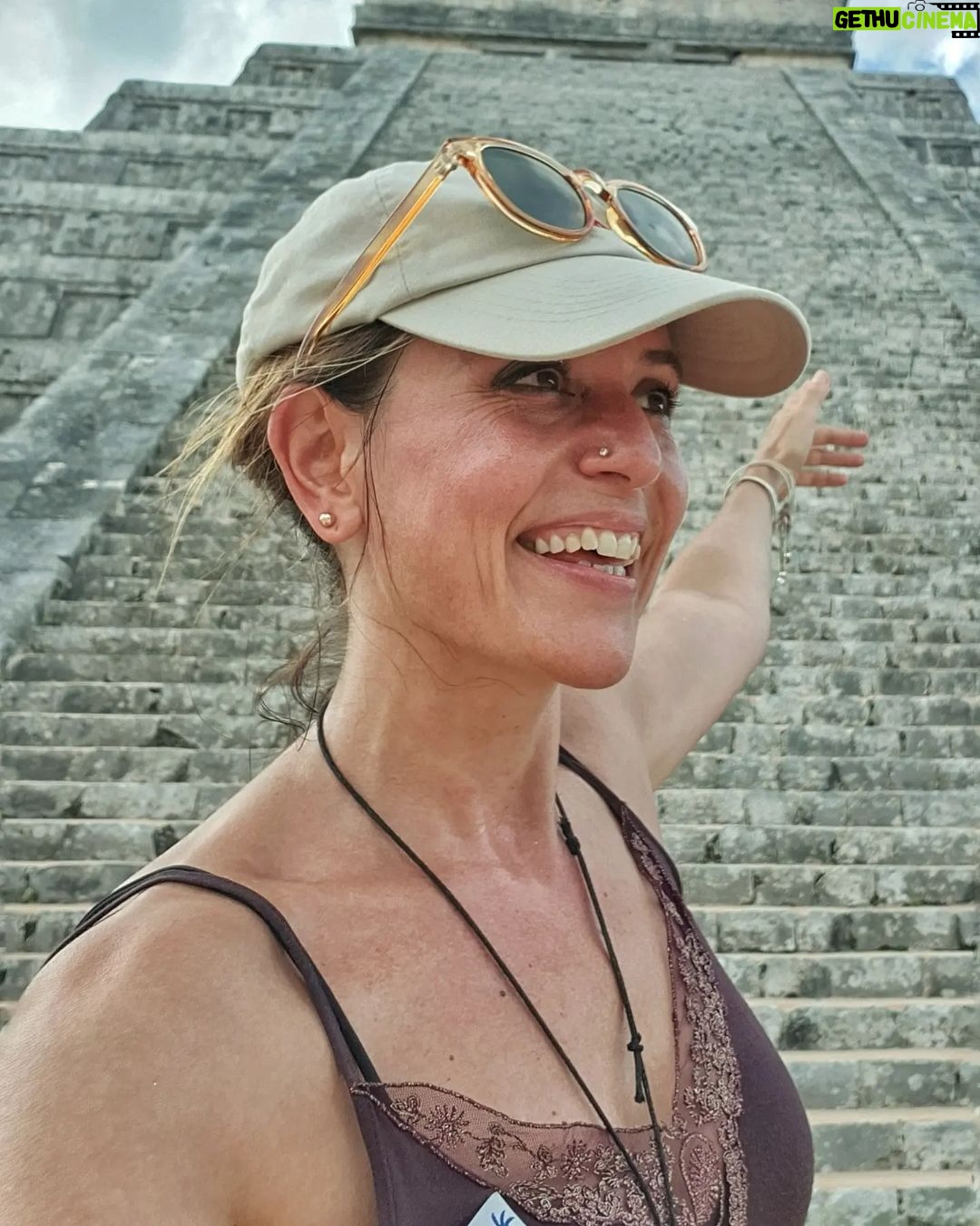 Itziar Ituño - 146.7K Likes - Chichen Itzá , "lumadun sugea", "uraren sorgin- jakintsuen putzu ahoa"...berbek euskeraren soinua dakart batzutan ta nire izenarena. Tz gatik izango ei da.
Chichen itzá,... "ch'iich'en - itsam" , "chi che'en its ja" Le t'aano' Yaan k'iine' in taasik reminiscencias le euskera... tu in k'aaba'. Yaan tuméen le TZ
Chichen Itza, la serpiente emplumada, boca del pozo de los brujos/ sabios del agua...la palabra a veces me trae reminiscencias del euskera...y de mi nombre. Será por la TZ