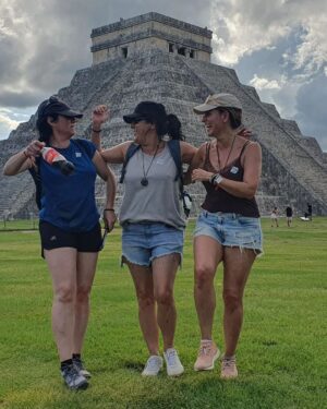 Itziar Ituño Instagram - Chichen Itzá , "lumadun sugea", "uraren sorgin- jakintsuen putzu ahoa"...berbek euskeraren soinua dakart batzutan ta nire izenarena. Tz gatik izango ei da.

Chichen itzá,... "ch'iich'en - itsam" , "chi che'en its ja" Le t'aano' Yaan k'iine' in taasik reminiscencias le euskera... tu in k'aaba'. Yaan tuméen le TZ

Chichen Itza, la serpiente emplumada, boca del pozo de los brujos/ sabios del agua...la palabra a veces me trae reminiscencias del euskera...y de mi nombre. Será por la TZ