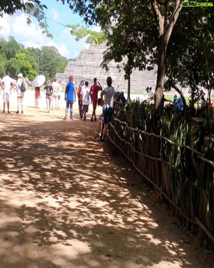 Itziar Ituño - 146.7K Likes - Chichen Itzá , "lumadun sugea", "uraren sorgin- jakintsuen putzu ahoa"...berbek euskeraren soinua dakart batzutan ta nire izenarena. Tz gatik izango ei da.
Chichen itzá,... "ch'iich'en - itsam" , "chi che'en its ja" Le t'aano' Yaan k'iine' in taasik reminiscencias le euskera... tu in k'aaba'. Yaan tuméen le TZ
Chichen Itza, la serpiente emplumada, boca del pozo de los brujos/ sabios del agua...la palabra a veces me trae reminiscencias del euskera...y de mi nombre. Será por la TZ
