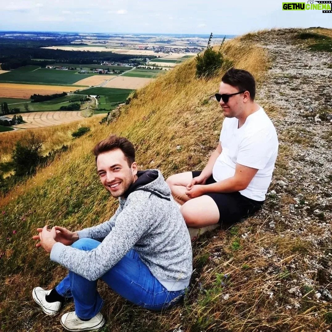 Itziar Ituño Instagram - Benetako bidaia, bihotz eta gogoan gelditzen dena. die wahre Reise derjenige, der in Erinnerung und Herz bleibt El verdadero viaje. El.que se queda en la memoria y el corazón..."y el viento sopla a través de la montaña, los deseos y los sueños pequeños" ❤️