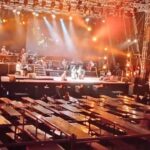 Itziar Ituño Instagram - DIE REISE/ BIDAIA/ EL VIAJE Orain dala urte bi hasi zan abentura zoro hau. "Argo" barkura itsaontziratu ginen Marcus @marcus_englert_music eta Ushi-ren indarrari esker, Dominic eta Jonas bertan zeuden arraunean ordurako eta Euskal Herriraino etorri ziren gure bila. Alos quartet @alosquartet gehitu zan (Xabi, Lorena, Paco ta Alejandro) , Gorka eta Amaia dantzan eta Ivan bajuloea be bai, Janire Egaña eta biok baita eta Agurtzane Intxaurraga timoia hartuta @hikateatroa hasi ginen danok aurraunean. Bidaiatu dogu batera eta hain ederra izan dan bizitza osorako gogoratuko dodala! Hau oparie eta altxorra. Berba bakarra dekot esateko: ESKERRIK ASKO, DANKESHEN Hace dos años empezó esta loca aventura, nos embarcamos en el "Argo" gracias a la fuerza vital de Marcus y Ushi , Dominic y Jonás. Vinieron a buscarnos hasta Euskal Herria y nos sumamos a la tripulación Alos quartet (Xabi, Lorena, Paco y Alejandro) @alosquartet , Girka yAmaia bailando, Ivan, Janire y yo. Agurtzane Intxaurraga agarró el timón y nos condujo por estos mares y ha sido una aventura tan maravillosa, un tesoro para toda la vida que solo tengo una palabra: GRACIAS... a tod@s!