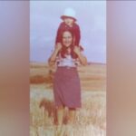 Itziar Ituño Instagram - Konplize ditut eta maite ditut denak! GORA MARTXOAREN 8a!!!💜💜💜🔥 Eskerrik asko indarra emoten dostazuen emakume guztioi. KONPLIZE DITUT ETA Emakume zuzenak okerrak, kirtenak moja txintxoak eta zerrama irtenak itsusiak, politak atletak, herrenak konplize ditut eta maite ditut denak Langileak, alferrak lanik ez dutenak tuntunak, mediokreak klaseko lehenak ale desegokiak andre txit gorenak konplize ditut eta maite ditut denak Ama onak ta txarrak ama ez direnak lurrera jausi arte mozkortzen onenak ta umeen merienda usaina dutenak konplize ditut eta maite ditut denak Lotsatiak, ausartak argalak, gizenak iletsuak, soil-soilak marimutilenak katemeak, gorilak panterak, zezenak konplize ditut eta maite ditut denak Lehen munduko emeak kapitalistenak lur usaia daukaten andre indigenak zuri, gorri, horiak beltzetan beltzenak konplize ditut eta maite ditut denak Markesaren alabak neskame gizenak printzesak ta sorginak ogroak, sirenak Maritxuak, Bartolo itxura dutenak konplize ditut eta maite ditut denak (Mujeres correctas, malvadas, estúpidas, monjas formales, guarras salidas, Feas, guapas, atletas, cojas, Son mis complices y las quiero a todas. Trabajadoras, holgazanas, las que no tienen trabajo, tontas, mediocres, las primeras de la clase, inadecuadas, excelentísimas señoras Son mis cómplices y las quiero A todas Madres buenas y malas, las que no son madres, las que se emborrachan hasta caer al suelo Y las que huelen a merienda de niñ@ son mis cómplices y las quiero a todas. Tímidas, valientes, flacas, gordas, peludas, calvas, marimachos, gatas, gorilas, panteras, toros Son mis cómplices y las quiero a todas. Mujeres del primer mundo, las más capitalistas, mujeres indígenas con olor a tierra, Amarillas, rojas, blancas,las más negras entre las negras son mis cómplices y las quiero a todas Las hijas de la marquesa, las sirvientas gordas, las princesas y las brujas, las ogras y las sirenas, las maritxus y las que tienen pinta de Bartolo Son mis cómplices y las quiero A todas) Egileak: @mikelmarkez eta @uxue_alberdi