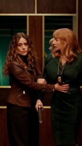 Itziar Ituño Instagram - ¿De qué hablarías en este ascensor? BERLÍN, del universo de La casa de papel, llega a Netflix el 29 de diciembre. #BERLINnetflix What would you talk about in this elevator? #BERLINnetflix
