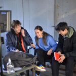 Itziar Ituño Instagram - "Pensamiento Lateral" filmaren entseguetako bi momentu dekodaz bueltaka pentsamenduan. Gaur Mariano @marianohueter zuzendariak argazki bi hauek bidali dizki eta hamaika oroitzapen on etorri jataz burura...ze bizipen ederrak hangoak, lagun! Zuek laster ikusiko zaituztedalakoan💫❤️/ En uno de los ensayos previo rodaje de "Pensamiento Lateral". Hoy Mariano, el dire, me ha pasado estas dos fotos y un sarta de buenos recuerdos han vuelto a pasarme por el corazón... Muchas ganas de veros pronto! @169cine @torneos_ok @sdellocchio @ezequiel_negro