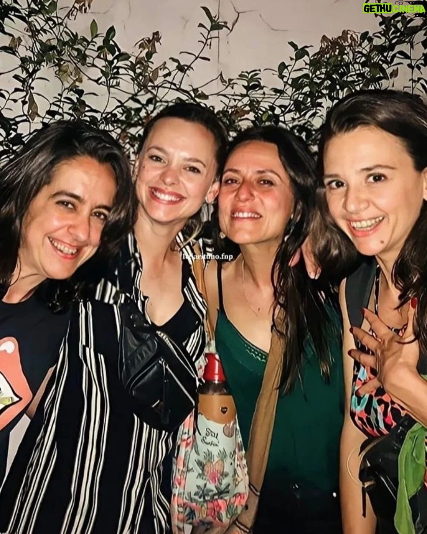 Itziar Ituño - 164.2K Likes - Agur, Buenos Aires! Denbora gutxi izanda baina aberasgarria betiko legez. Hurrengo arte guztioi. Eskerrik asko denagarik❤️💫
Adios, Buenos Aires! Ha sido poco tiempo pero ,como siempre, enriquecedor en lo humano
Hasta la próxima , gracias a tod@s