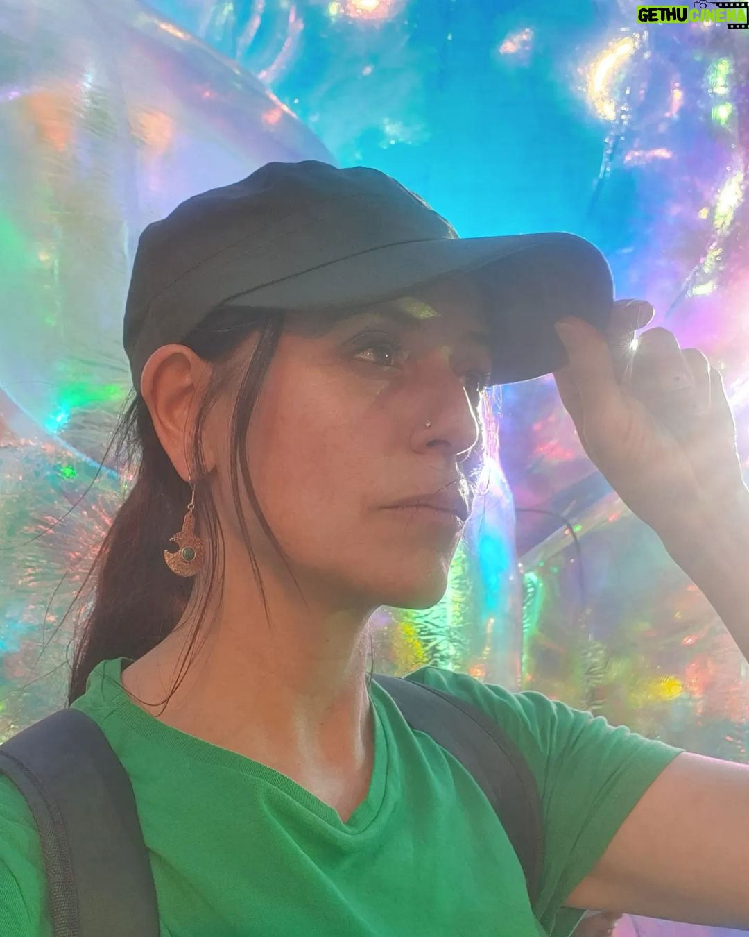 Itziar Ituño - 109.4K Likes - Ezusteko psikodelia Santiagoko parke baten. Hamengo egonaldia amaitzeko modu kuriosoa. Ez dau hiri hau oinez ezagutzea modukorik.
Inesperada psikodelia en un parque de Santiago. Un manera curiosa de acabar esta temporada aquí. No hay mejor cosa que conocer ésta ciudad caminando.
#santiagodechile