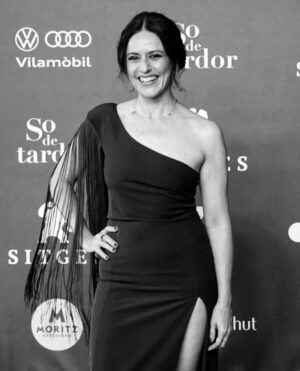 Itziar Ituño Instagram - Domekan, Sitgeseko estrenaurreko aurkezpenean. Pelikula itzela ein dogu munduantzako...GORA HERRI TXIKI TA ZAHAR!✊️✊️💫

El domingo en la presentación de IRATI en Sitges. Hemos hecho un peliculón para el mundo...VIVAN LOS PEQUEÑOS Y VIEJOS PUEBLOS!!💫💫

On sunday in the premier of IRATI. We have done a great movie...yes, we do it! 
UP THE SMALL AND OLD COUNTRIES!!💫