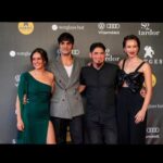 Itziar Ituño Instagram - Domekan, Sitgeseko estrenaurreko aurkezpenean. Pelikula itzela ein dogu munduantzako...GORA HERRI TXIKI TA ZAHAR!✊️✊️💫 El domingo en la presentación de IRATI en Sitges. Hemos hecho un peliculón para el mundo...VIVAN LOS PEQUEÑOS Y VIEJOS PUEBLOS!!💫💫 On sunday in the premier of IRATI. We have done a great movie...yes, we do it! UP THE SMALL AND OLD COUNTRIES!!💫