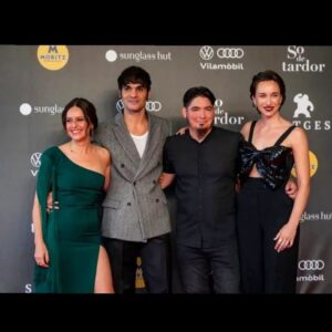 Itziar Ituño Instagram - Domekan, Sitgeseko estrenaurreko aurkezpenean. Pelikula itzela ein dogu munduantzako...GORA HERRI TXIKI TA ZAHAR!✊️✊️💫

El domingo en la presentación de IRATI en Sitges. Hemos hecho un peliculón para el mundo...VIVAN LOS PEQUEÑOS Y VIEJOS PUEBLOS!!💫💫

On sunday in the premier of IRATI. We have done a great movie...yes, we do it! 
UP THE SMALL AND OLD COUNTRIES!!💫
