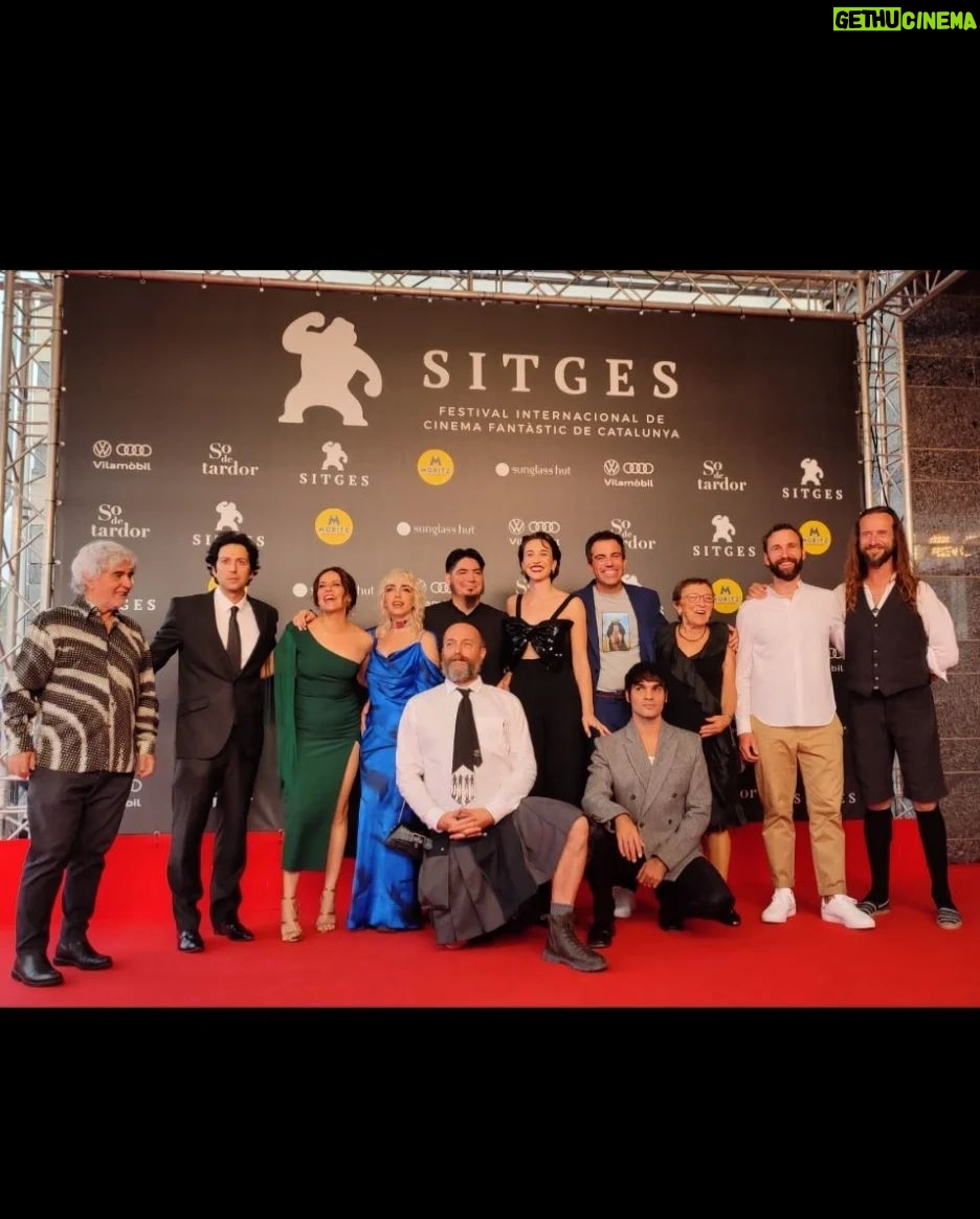 Itziar Ituño - 94.9K Likes - Domekan, Sitgeseko estrenaurreko aurkezpenean. Pelikula itzela ein dogu munduantzako...GORA HERRI TXIKI TA ZAHAR!✊️✊️💫
El domingo en la presentación de IRATI en Sitges. Hemos hecho un peliculón para el mundo...VIVAN LOS PEQUEÑOS Y VIEJOS PUEBLOS!!💫💫
On sunday in the premier of IRATI. We have done a great movie...yes, we do it!
UP THE SMALL AND OLD COUNTRIES!!💫